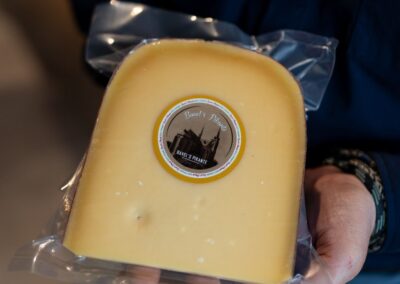 Kaas haal je bij Gérard Kaas en Lekkernij Bavel
